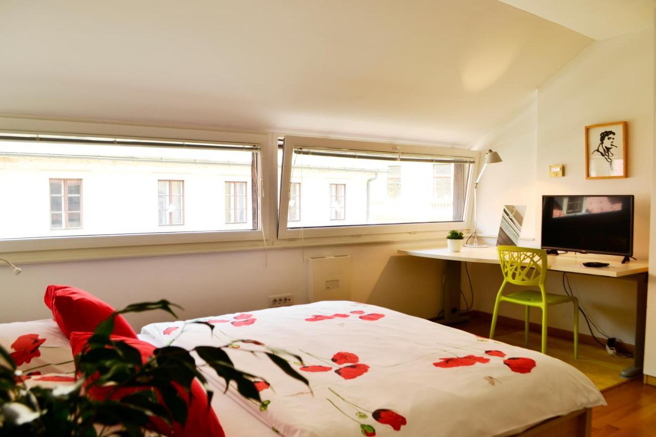 Studio In Ljubljana Center ภายนอก รูปภาพ
